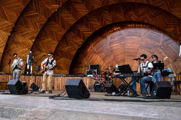 Luigi's Fishtank performs at "Abilities: Amplified" (Hannah Miller)